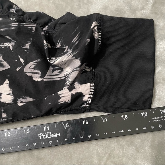 Zella Black and White Cropped Joggers Size Medium - Picture 8 of 9